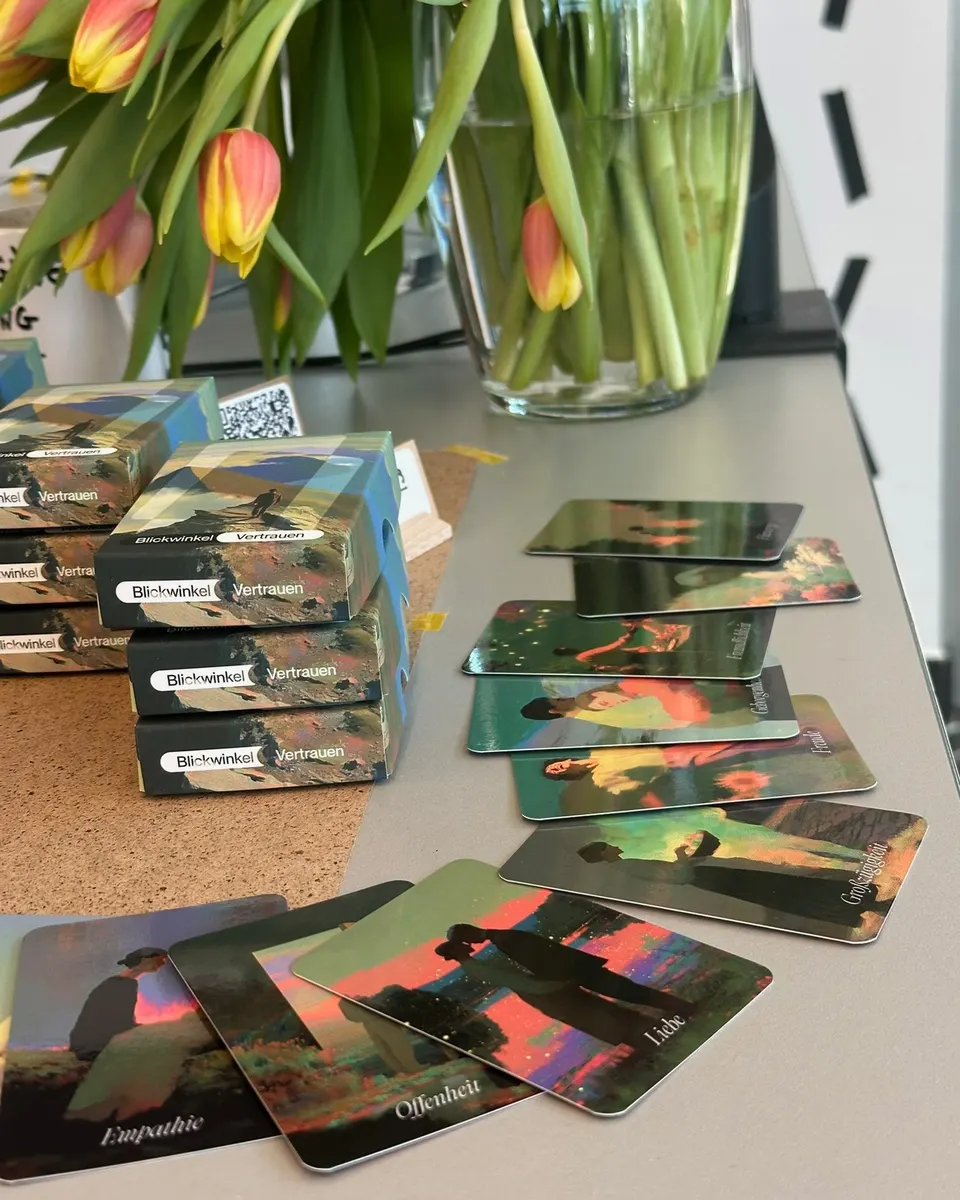 BlickWinkel card decks and individual cards at the fair booth